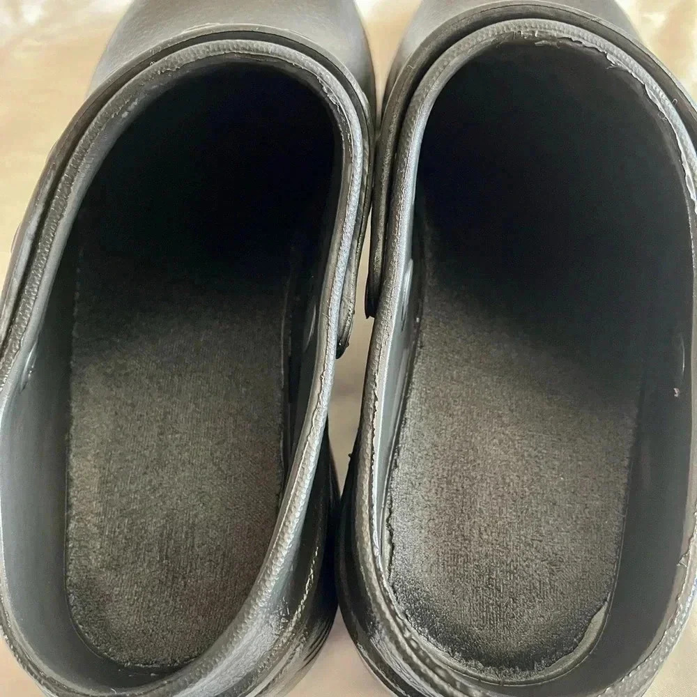 Black on slip, slip on shoes size 9 - Picture 3 of 6